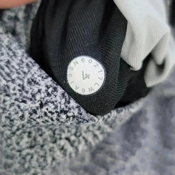 Lululemon Wunder Under Crop (Hi-Rise) (Full-On Luxtreme 21")Fractal Alpine Whi - Picture 8 of 15